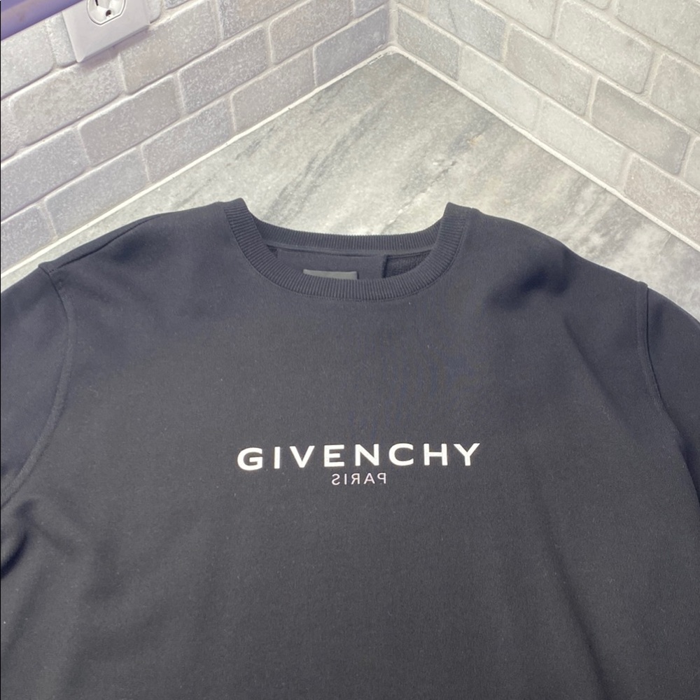 Givenchy Paris Black Sweatshirt Size Large. NWT